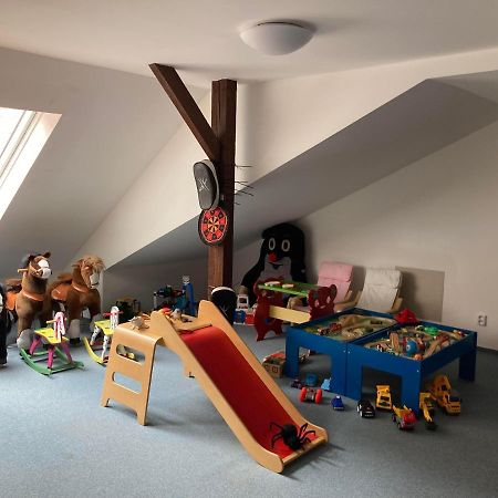 בנסוב Hotel Konopiste Nova Myslivna מראה חיצוני תמונה
