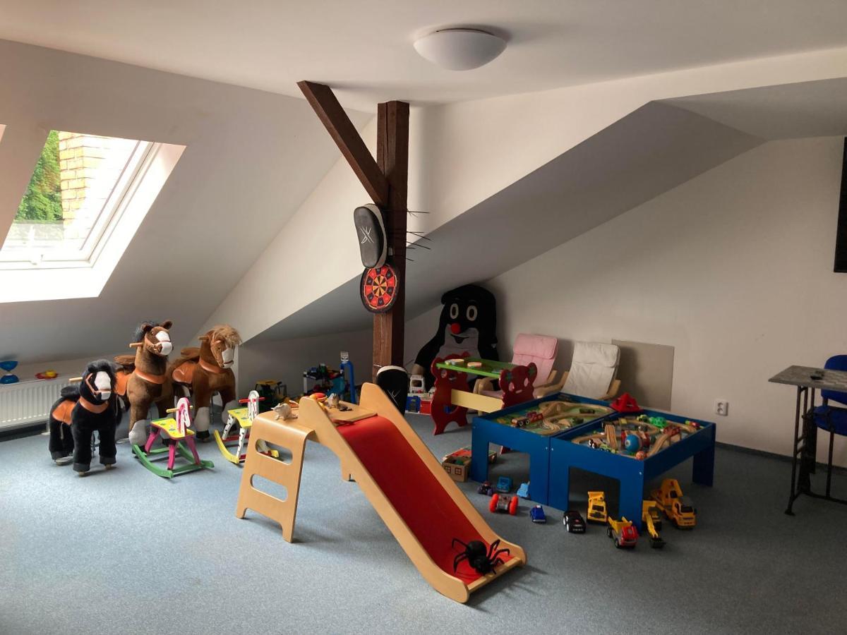 בנסוב Hotel Konopiste Nova Myslivna מראה חיצוני תמונה