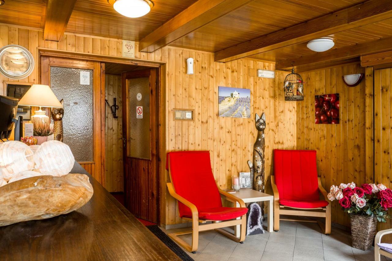 בנסוב Hotel Konopiste Nova Myslivna מראה חיצוני תמונה