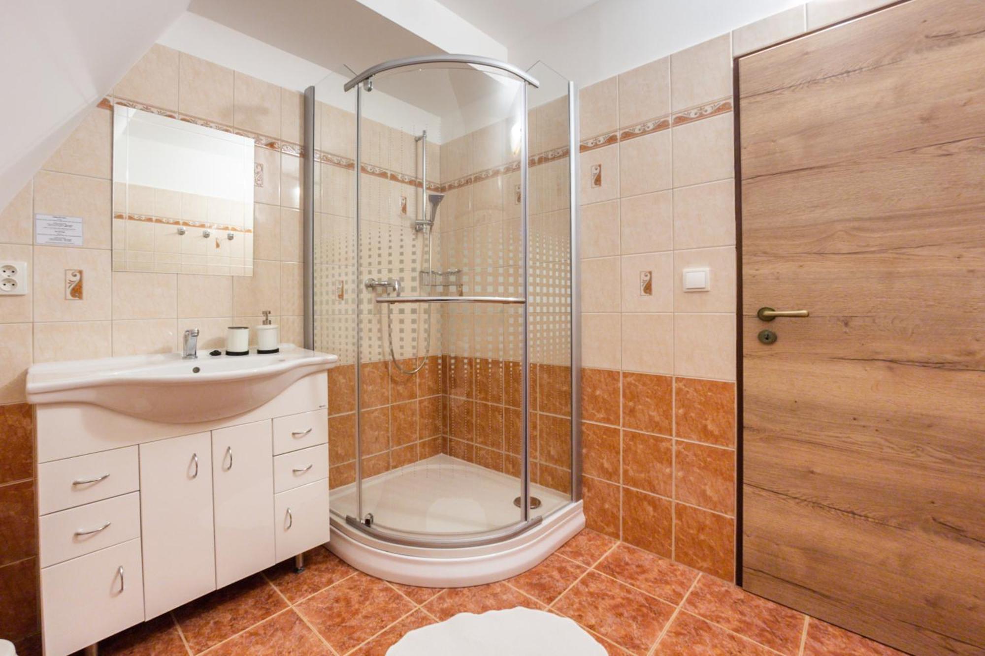 בנסוב Hotel Konopiste Nova Myslivna מראה חיצוני תמונה