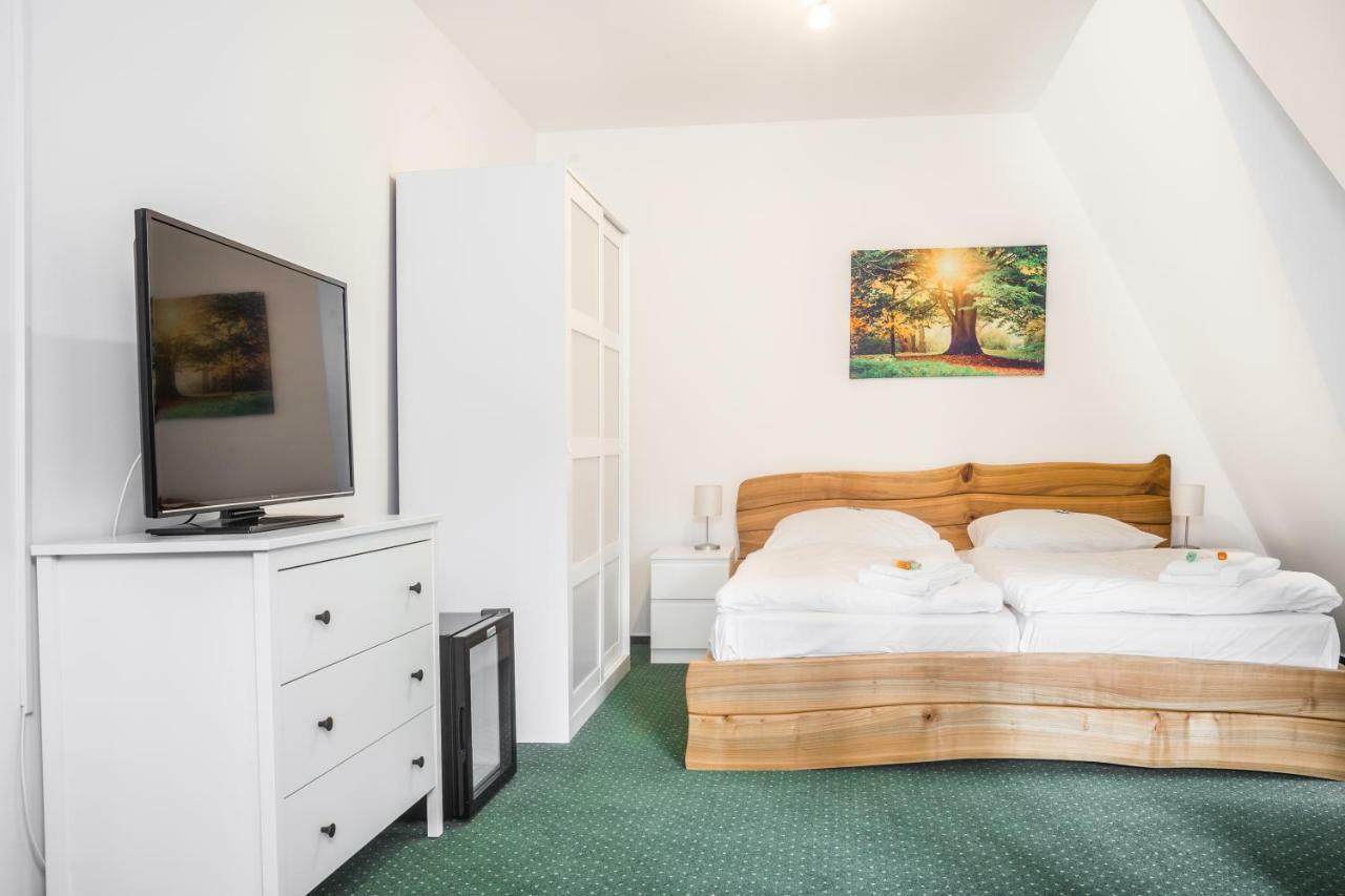 בנסוב Hotel Konopiste Nova Myslivna מראה חיצוני תמונה