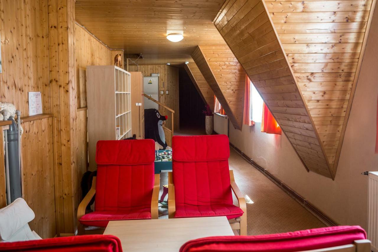 בנסוב Hotel Konopiste Nova Myslivna מראה חיצוני תמונה