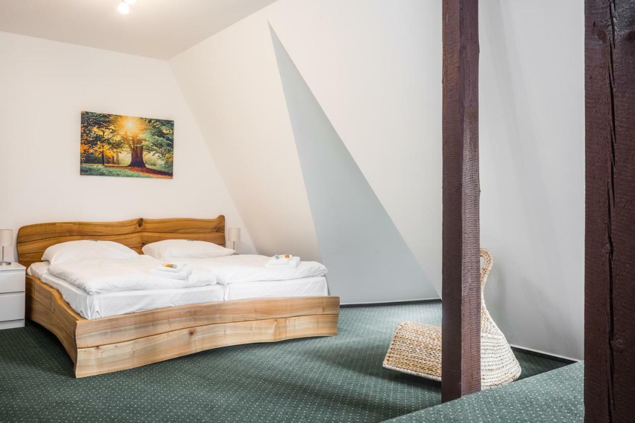 בנסוב Hotel Konopiste Nova Myslivna מראה חיצוני תמונה