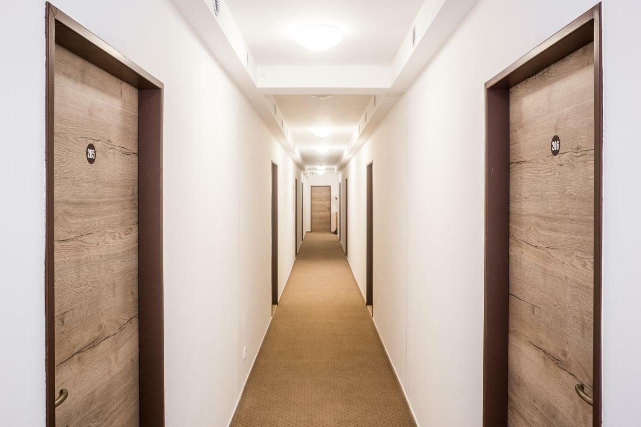 בנסוב Hotel Konopiste Nova Myslivna מראה חיצוני תמונה