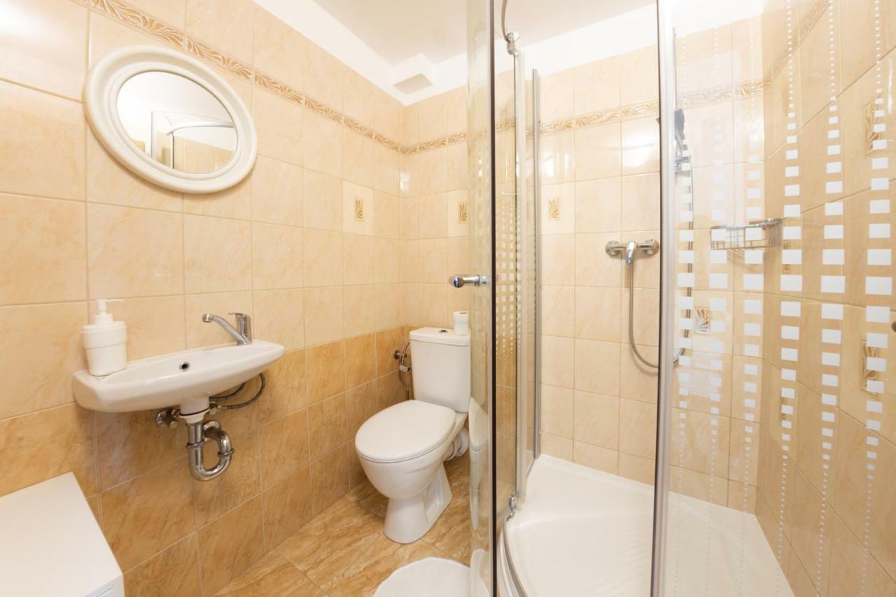 בנסוב Hotel Konopiste Nova Myslivna מראה חיצוני תמונה