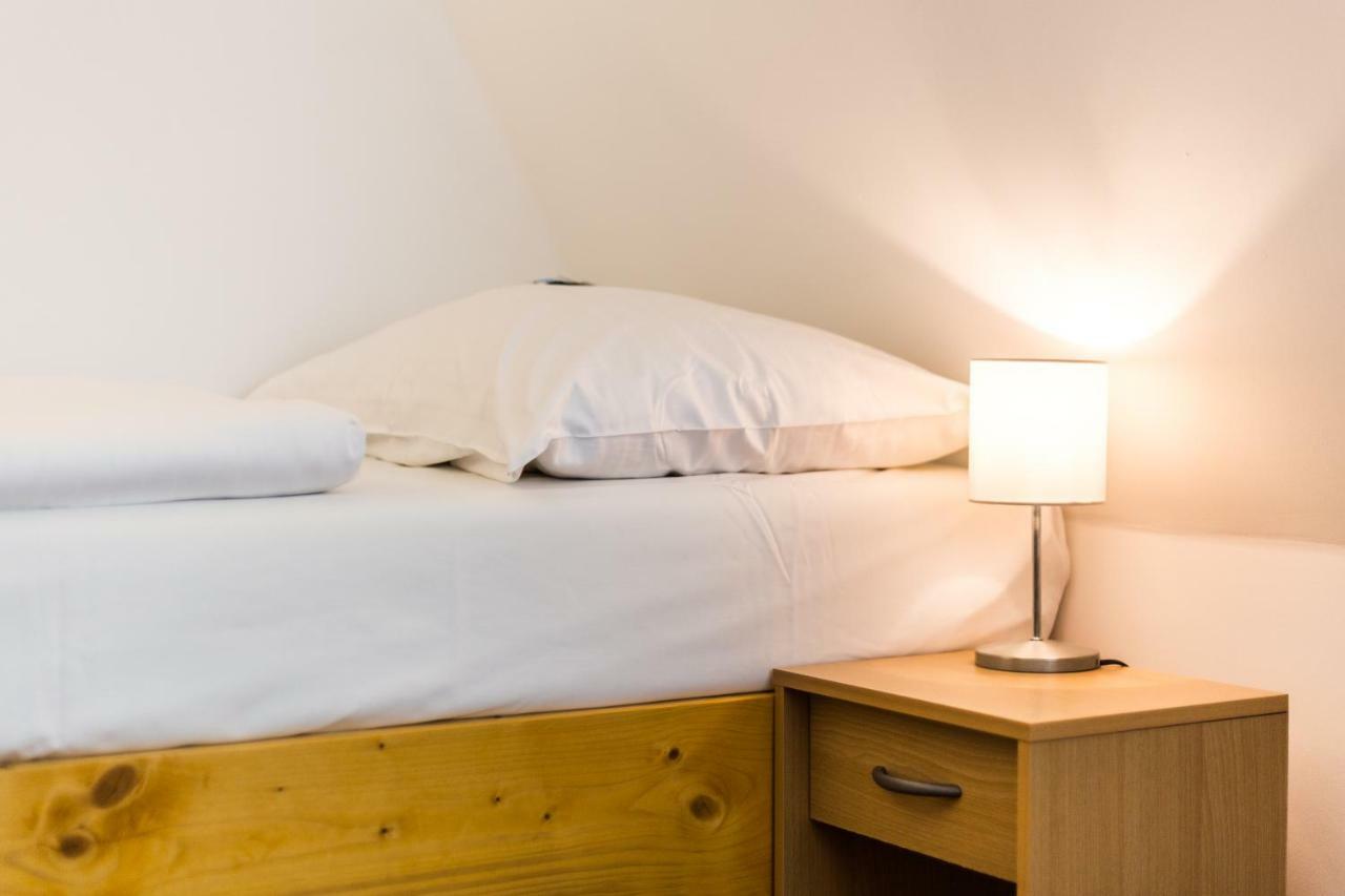 בנסוב Hotel Konopiste Nova Myslivna מראה חיצוני תמונה