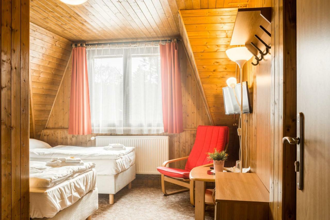 בנסוב Hotel Konopiste Nova Myslivna מראה חיצוני תמונה